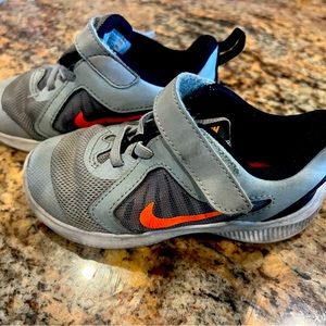 NIKE Shoes. GUC. Size 8.